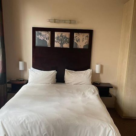 Cool & Easy Flat In The Heart Of Marshalltown Johannesburg Bagian luar foto
