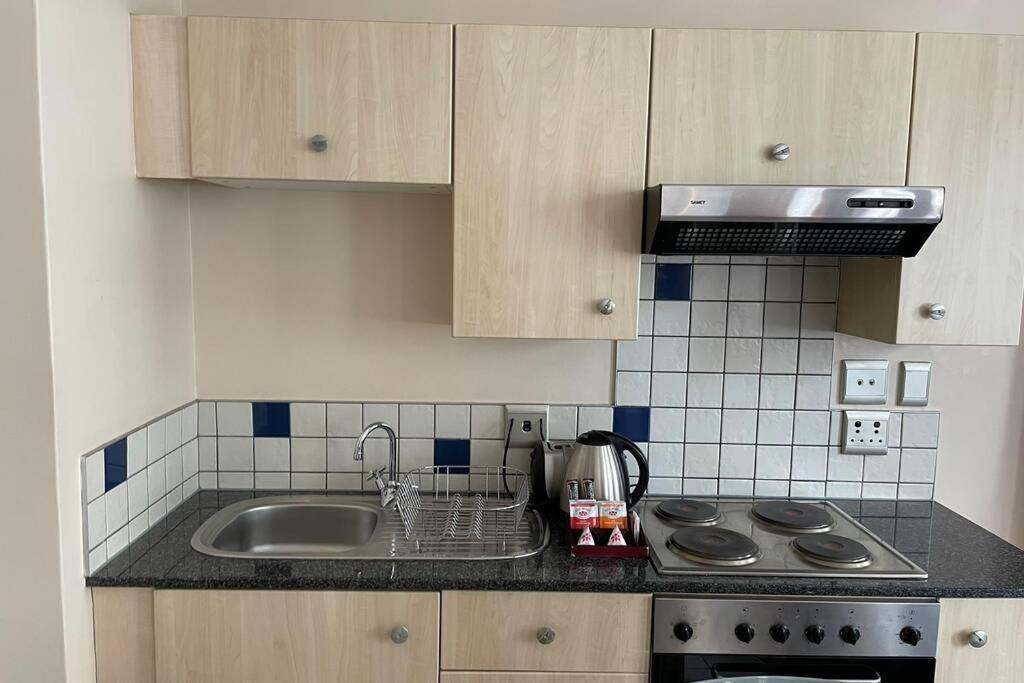 Cool & Easy Flat In The Heart Of Marshalltown Johannesburg Bagian luar foto