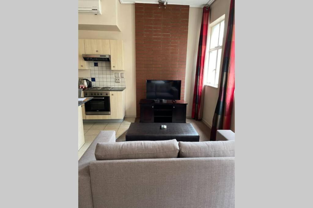 Cool & Easy Flat In The Heart Of Marshalltown Johannesburg Bagian luar foto