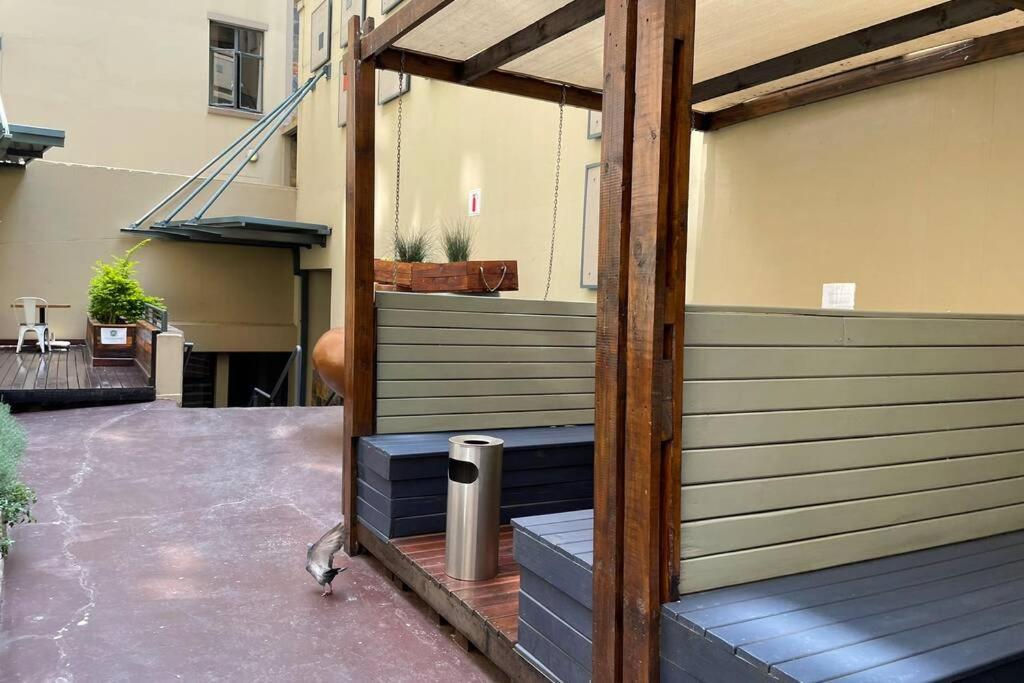 Cool & Easy Flat In The Heart Of Marshalltown Johannesburg Bagian luar foto