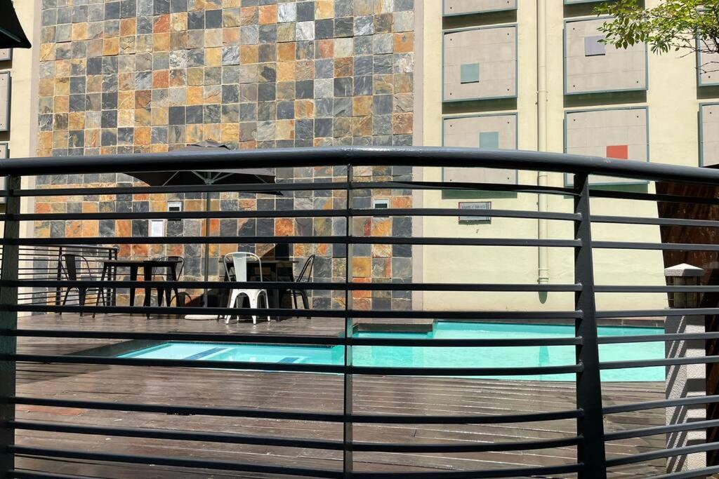Cool & Easy Flat In The Heart Of Marshalltown Johannesburg Bagian luar foto