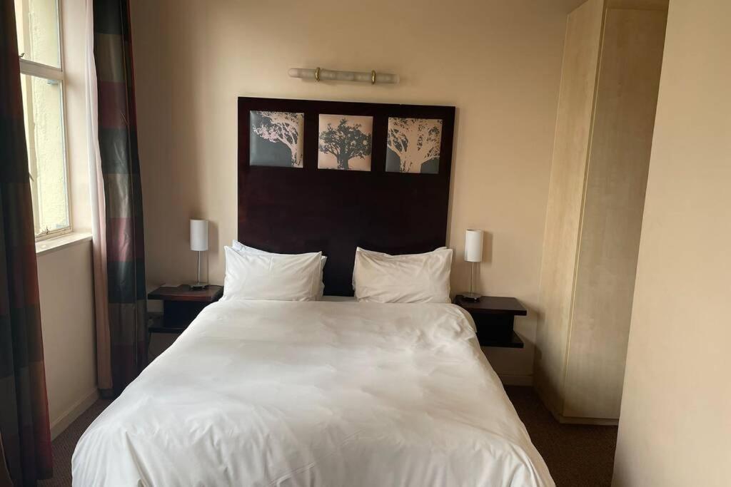 Cool & Easy Flat In The Heart Of Marshalltown Johannesburg Bagian luar foto