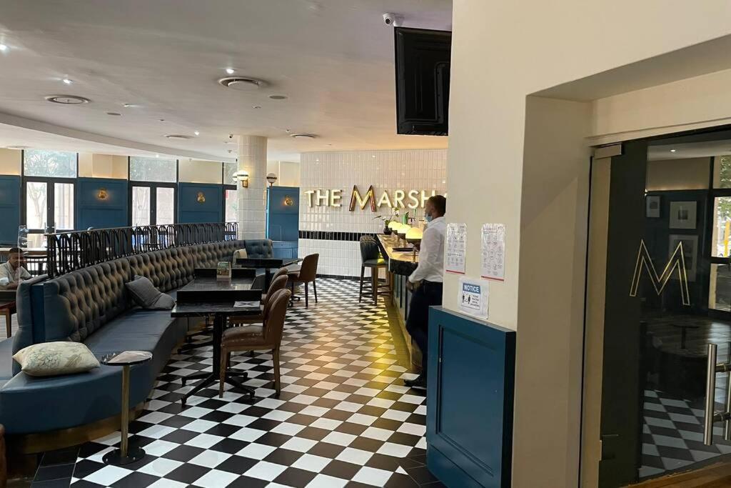 Cool & Easy Flat In The Heart Of Marshalltown Johannesburg Bagian luar foto